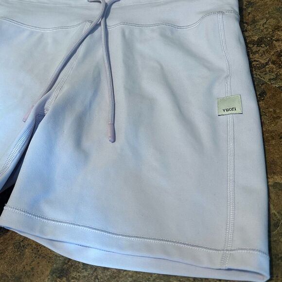 VUORI Daily Bike Short in Opal Lilac Size Small - Picture 7 of 9